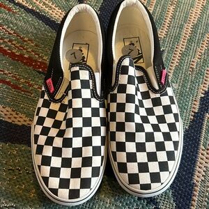 Vans slip ons. Checkerboard size 7
Brand new. Never worn